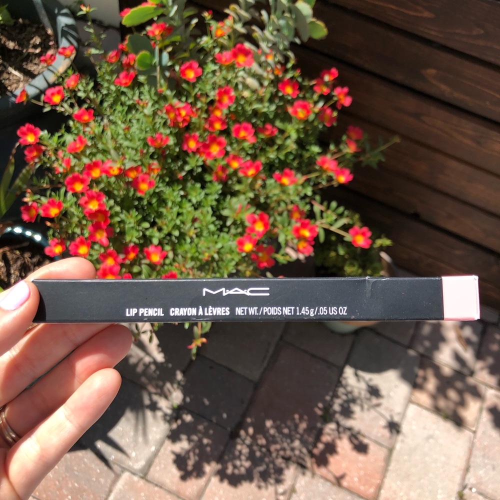 MAC lip liner